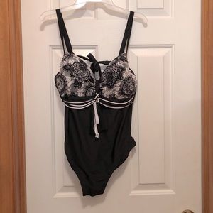 Black & white Waterline bathing suit - Australian design